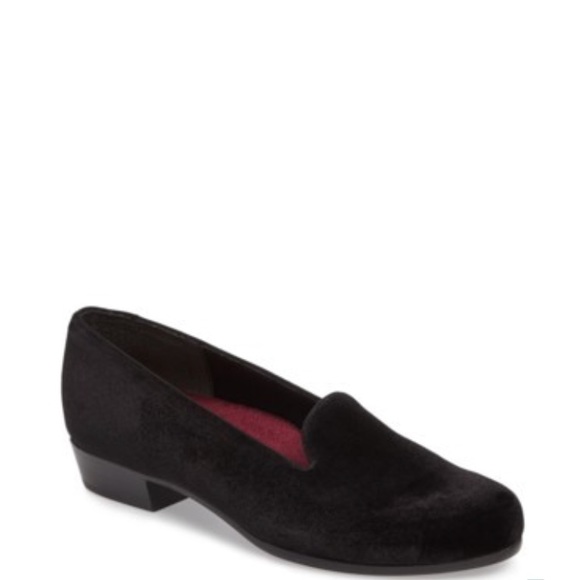 Munro Cerise Smoking Slipper In Black - Picture 6 of 7